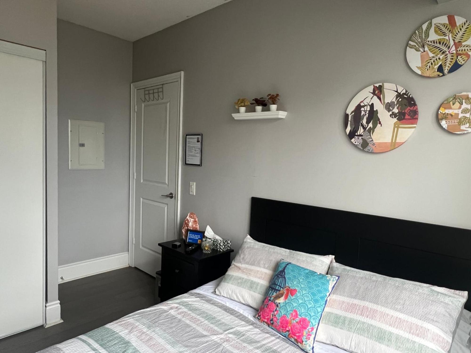 - With Yonge Street View And 3 Star Amenities Toronto
