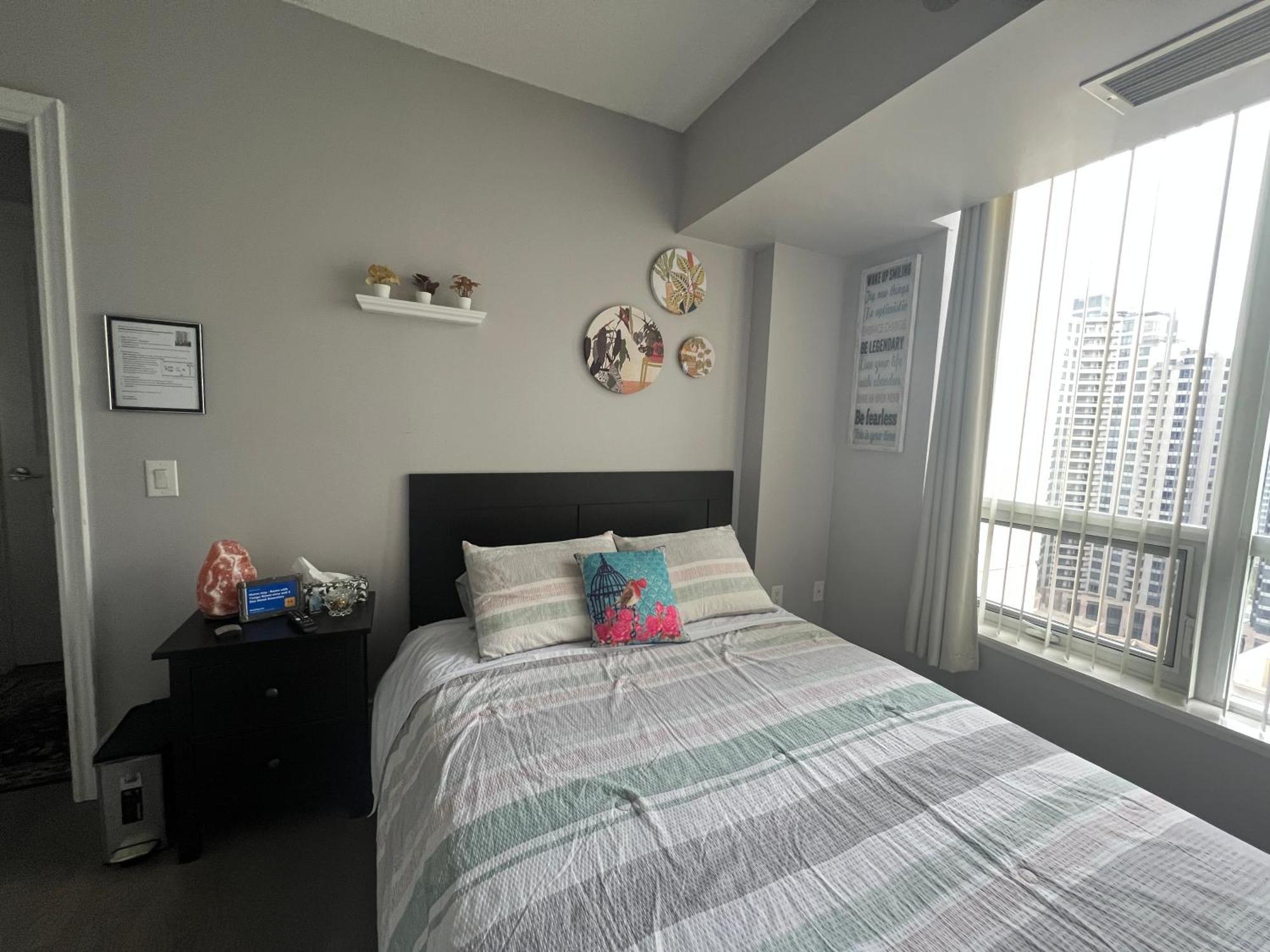 Homestay - With Yonge Street View And 3 Star Amenities Toronto