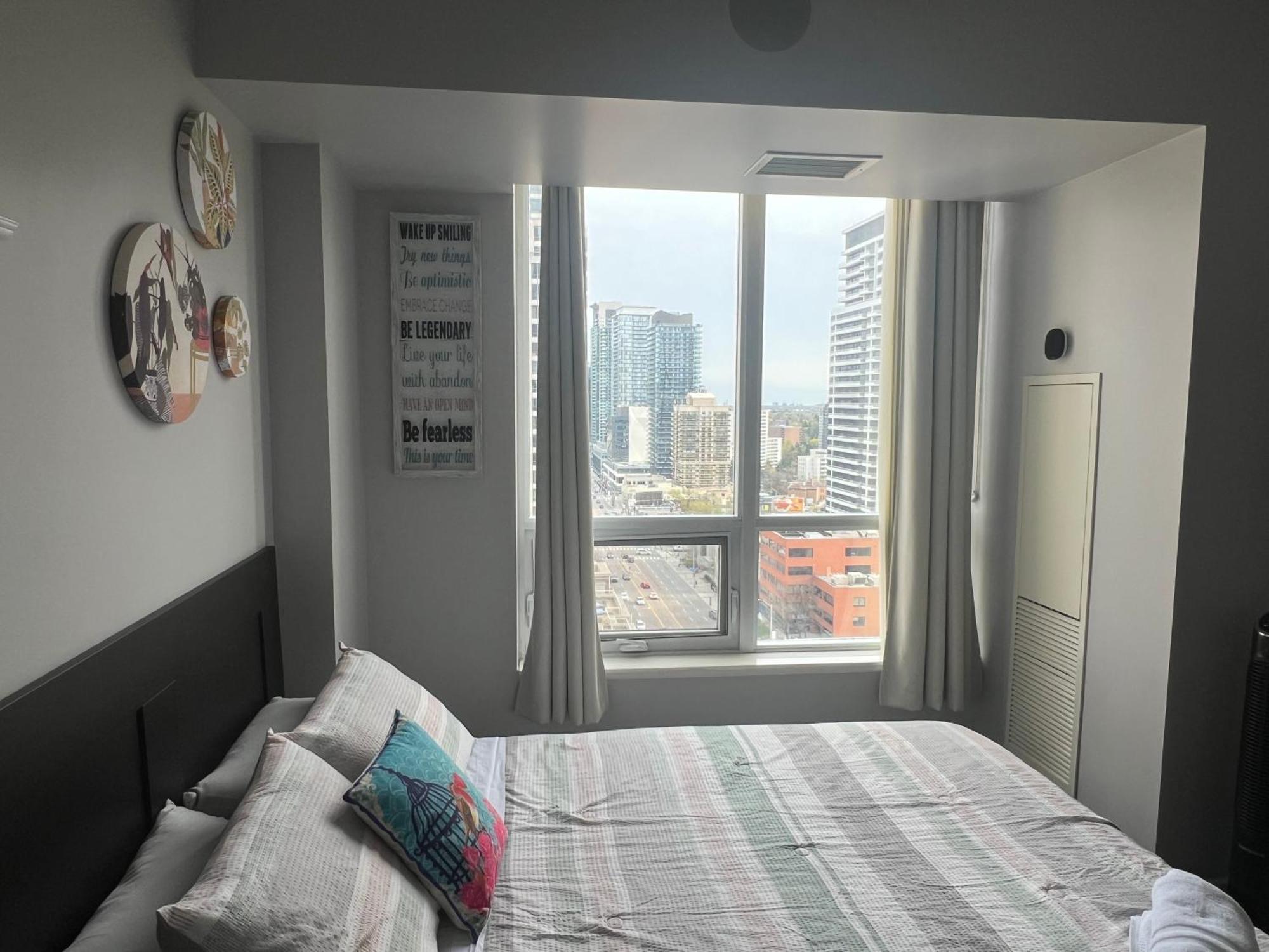 Homestay - With Yonge Street View And 3 Star Amenities *